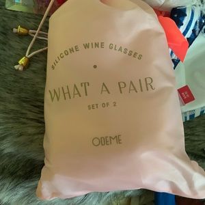What a pair silicone wine glasses